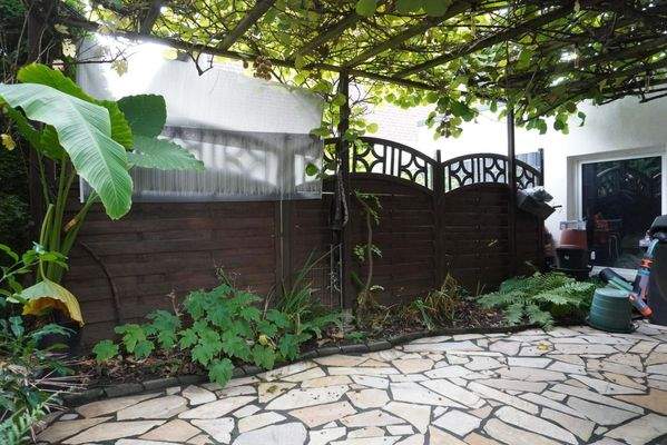 Ansicht Weg zur Garage