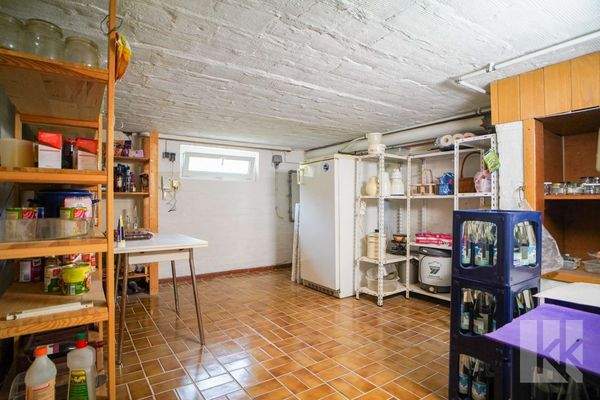 Der Keller bietet viel Platz zum Lagern,...