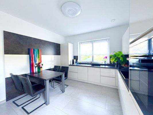 Hochwertige Einbauküche