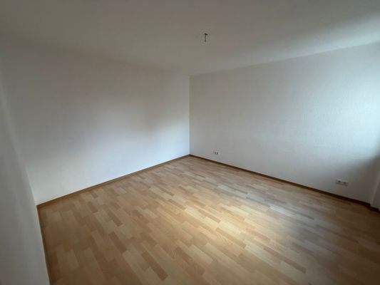 Leerer Raum mit Holzboden