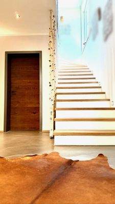 Zugang zu Hauswirtschaftsraum und Ausgang zur Garage