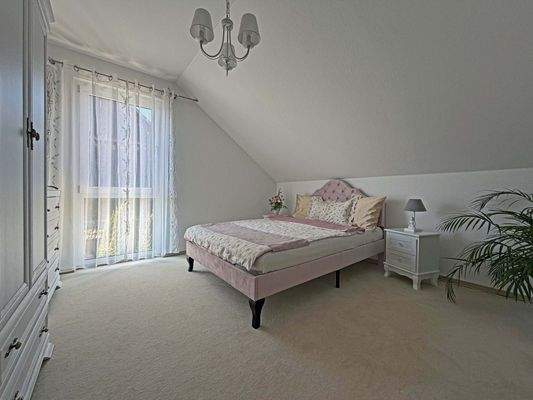 DG Schlafzimmer 2: Entschleunigter Schlafbereich für erholsame Nächte und entspannte Morgen