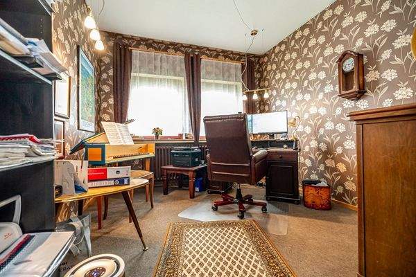 Zimmer 4 (Arbeitszimmer; EG)