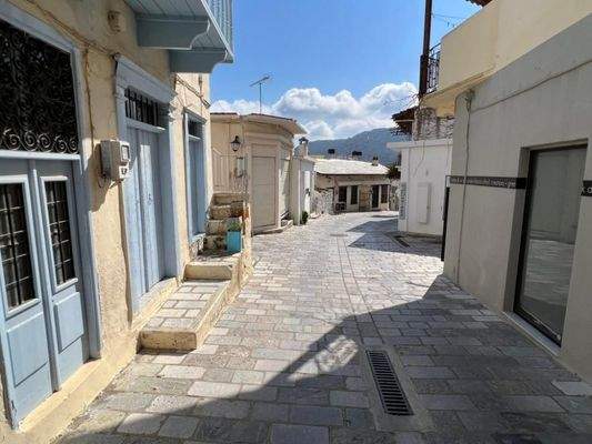 Kreta, Kritsa: Großes Gebäude im Dorfzentrum, ideal für gewerbliche und Wohnnutzung