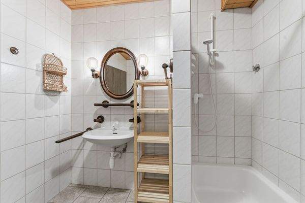 Badezimmer/Waschküche UG