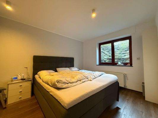 Schlafzimmer / Souterrain
