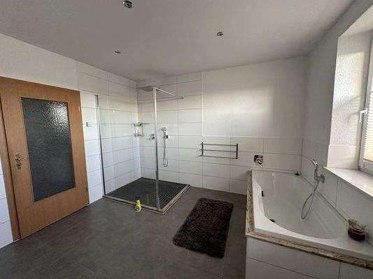 Badezimmer OG-Wohnung