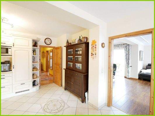 Blick zum Wohnzimmer von der Küche