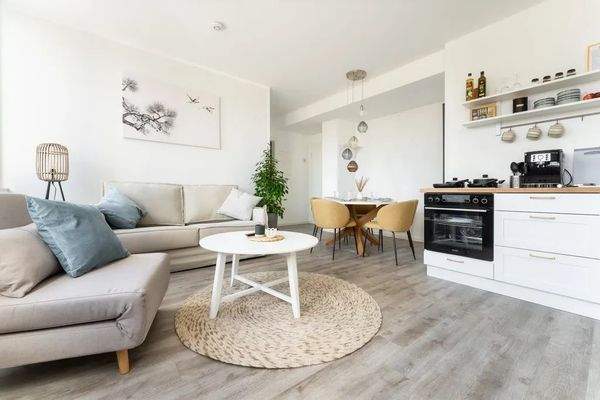 c49651bd-9bff-4d79-9554-2cfd8604937e