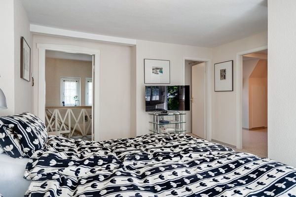 Schlafzimmer (DG)