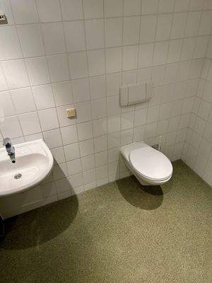 WC 2 rollstuhlgerecht