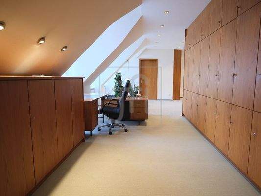 Flur mit Einbauschränken