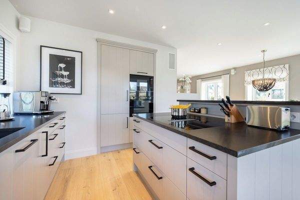 Beispielobjekt Bauträger hochwertige EBK.jpg