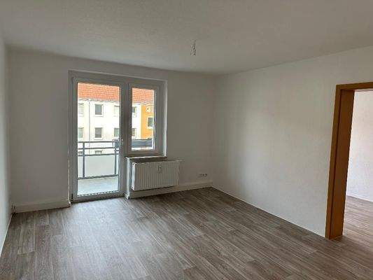 Wohnzimmer mit Balkon