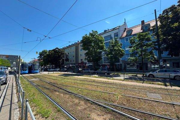 direkt am Moosacher Bahnhof!