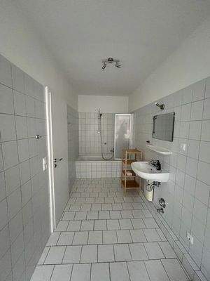 Badezimmer 1-1 (002).jpg