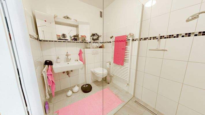 Bad - Beispielfoto, Ausstattung und Zustand können variieren