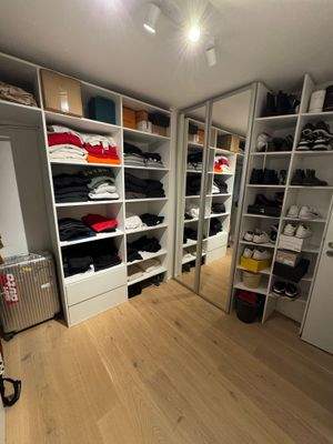 Begehbarer Kleiderschrank