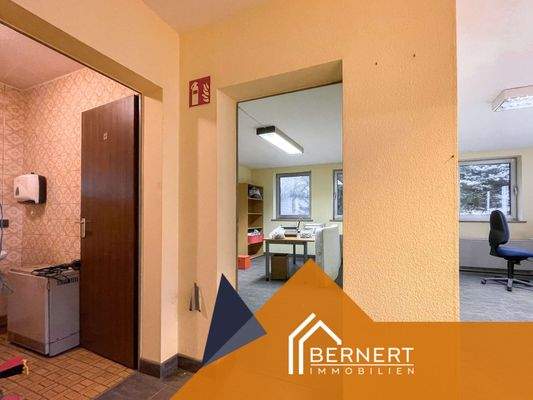 Eingang Büro WC Dusche 