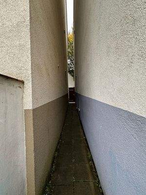 so kommt man hinter das Haus