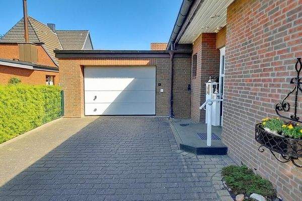 Garage und Eingangsbereich