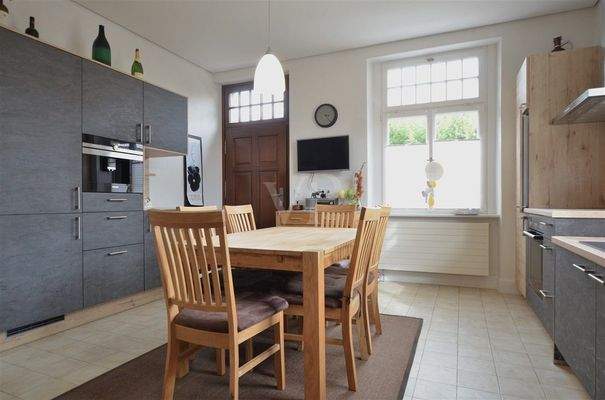 Wohnküche mit Zugang nach draußen