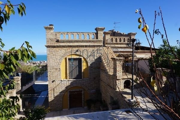 Einzigartige Villa mit Meerblick und fussläufig zum Strand in Tortoreto Lido - Abruzzen