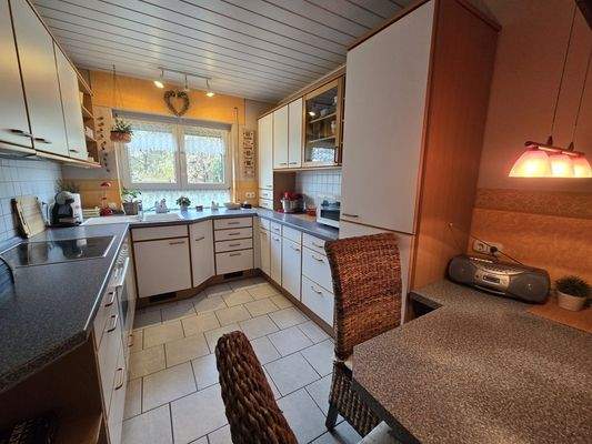 Küche mit Einbauküche