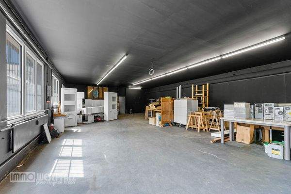 Lagerhalle 1 von 3