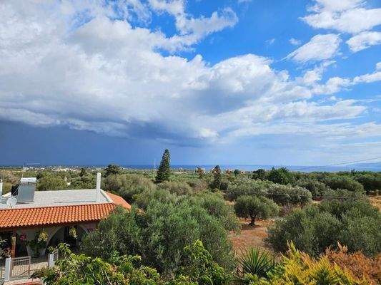 Kreta, Chersonisos: Große Villa am Dorfrand zu verkaufen