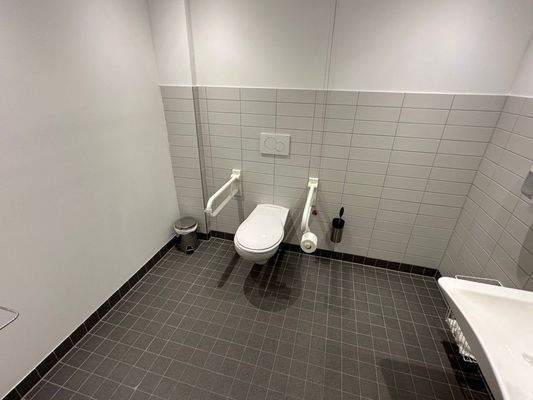 Behinderten-WC