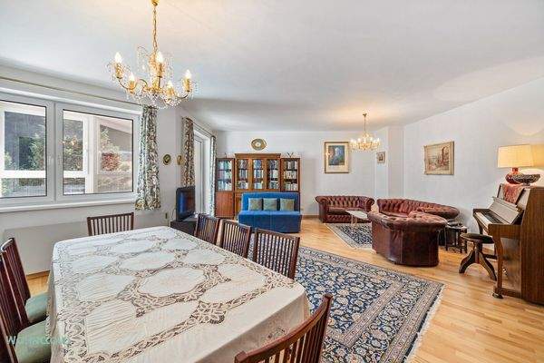 WOHNZIMMER MIT ESSPLATZ