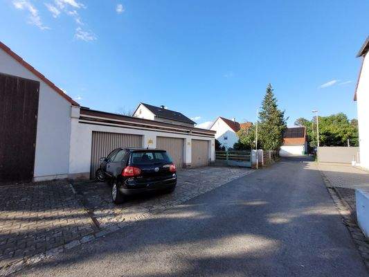 Garagen mit Umfeld