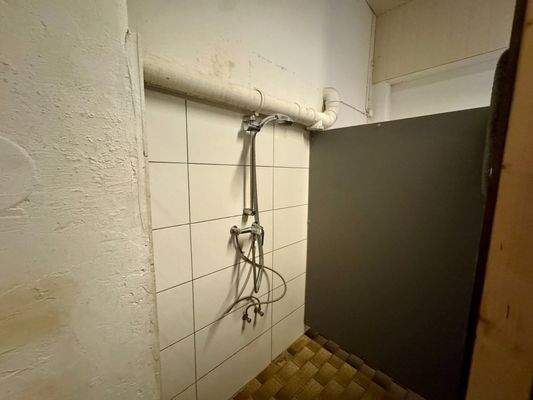 WHG links - Dusche im HWR