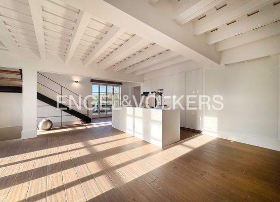 Küche mit Zugang zur Terrasse