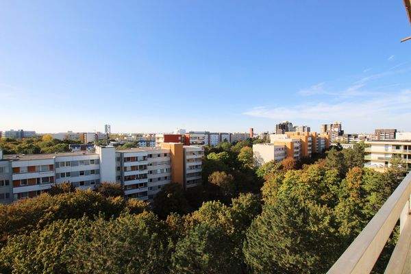 Aussicht Westseite Balkon bei schönem Wetter 