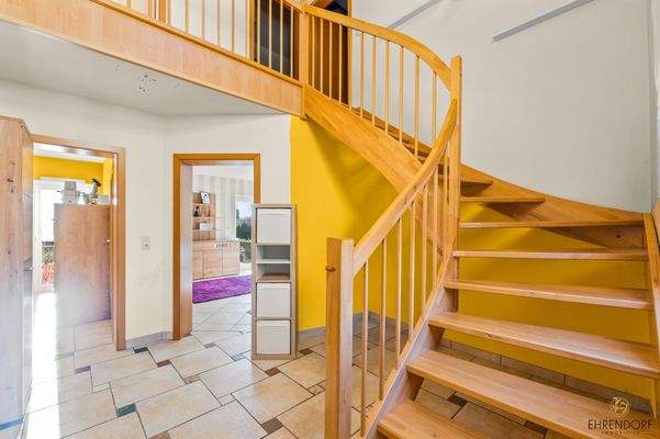 Hauseingang mit Treppenaufgang
