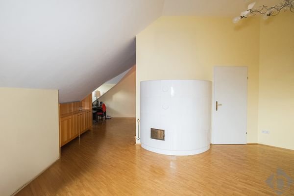 Wohnzimmer mit Kachelofen