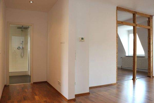 Eingang rechts Esszimmer