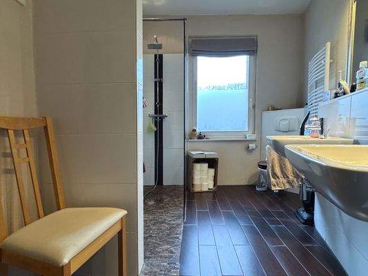 Bad im EG mit Dusche