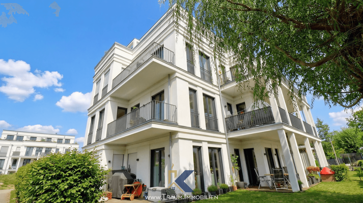 Außenansicht mit Balkonen der Wohnung