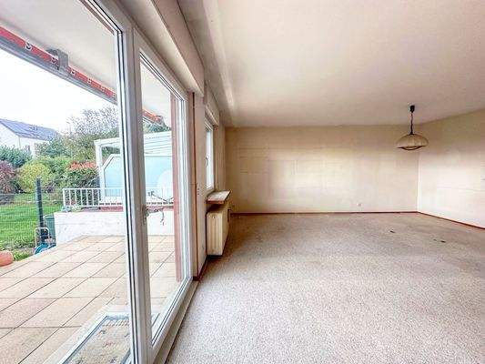 K257 Wohnzimmer und Terrasse