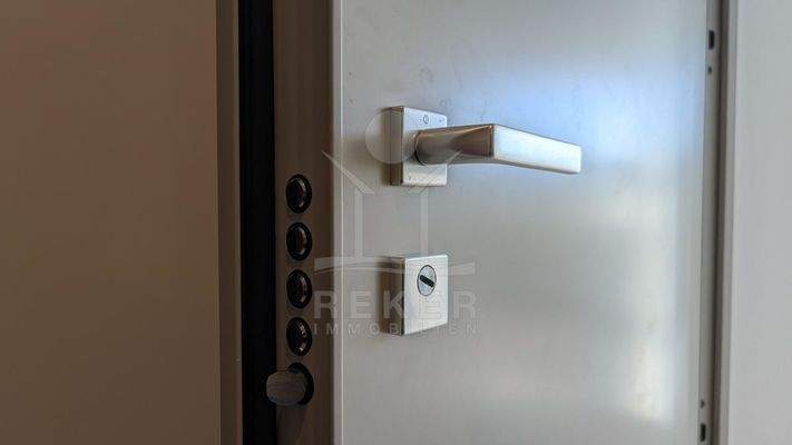 Großzügige Wohnräume mit Meerblick