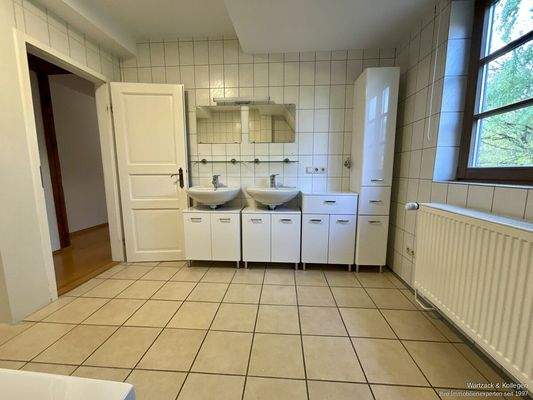 tagesbelichtete Badezimmer