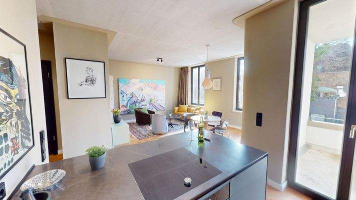 OFFENE KÜCHE / SONNIGER BALKON