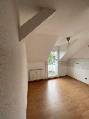 Küche mit Balkonzugang