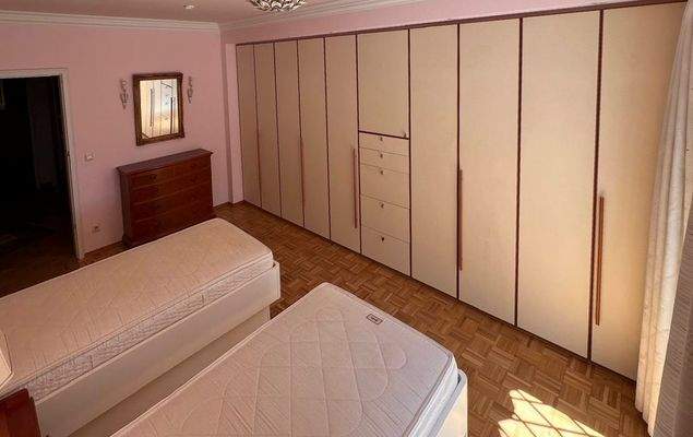 10 Mega-Einbauschrank Schreineranfertigung.jpg