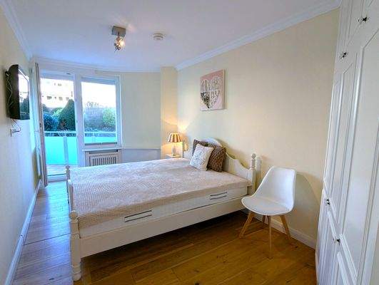 Das Schlafzimmer mit angrenzendem 2. Balkon