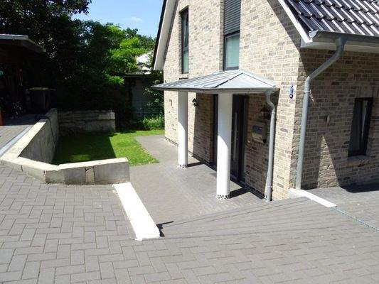 Treppe zum Hauseingang 2.jpg