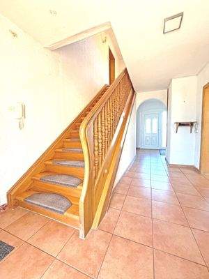 Eingangsbereich und Flur im Erdgeschoss